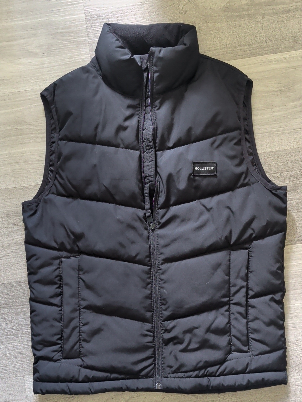 Hollister Men's Black Quilted Puffer Vest